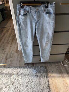 Levi's Light Wash Cropped Ankle Jeans